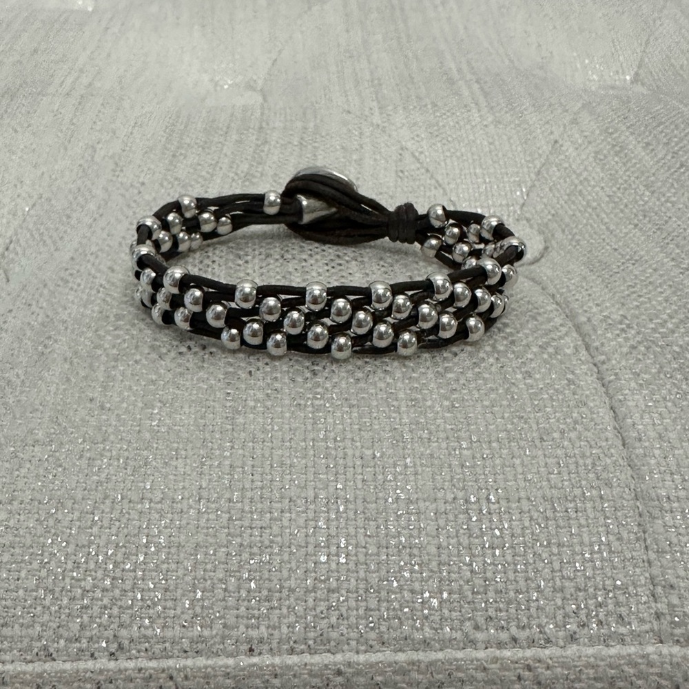 UNO de 50 Silver and Black Beaded Bracelet